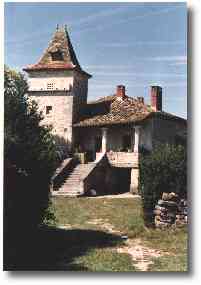Une maison typique du Causse de Limogne, son bolet et son pigeonnier...